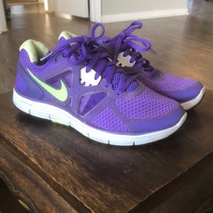 Nike women’s sneakers